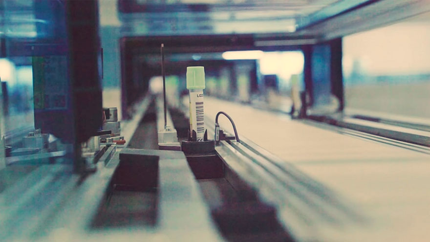 Dekoratives Bild einer Medizinproduktion.