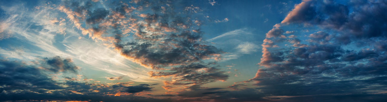 „Stimmungsvolle Abendhimmel-Kulisse mit dem Text ‚Tableau Cloud Migration – So migrieren Sie Ihre Daten aus verschiedenen Systemen in Tableau Cloud‘ und M2-Branding.“